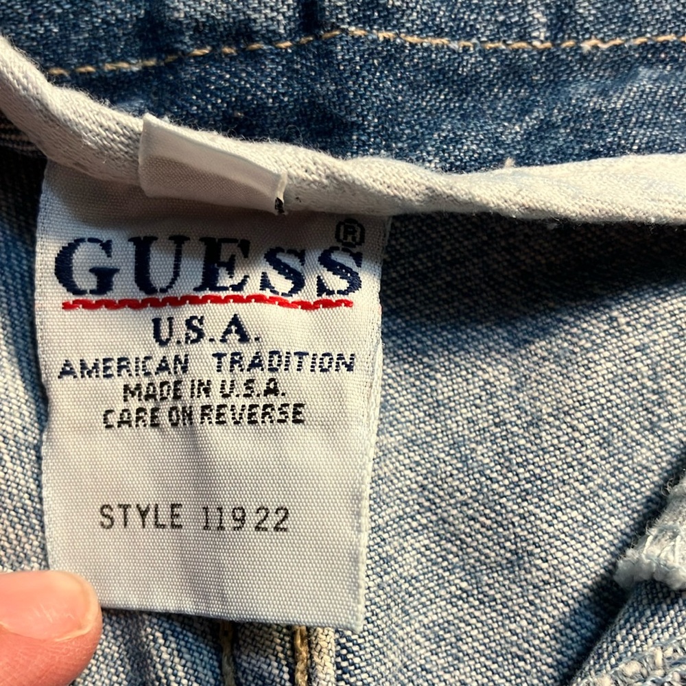 Guess Vintage 90s Light Denim Shorts with Distressed Hem Shorts with Button Fly - Picture 4 of 9